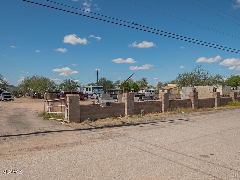 8840 S Nogales Hwy photo 1