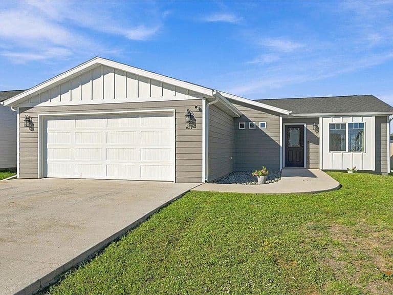 627 Bomber Way photo 1