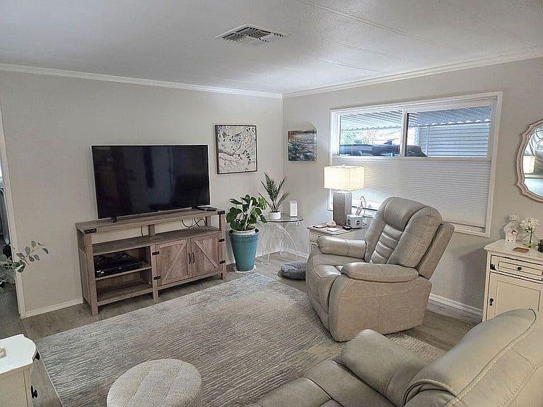 1532 E Campo Bello Dr photo 3