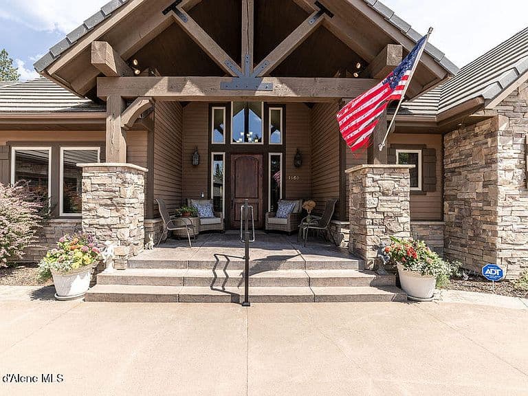 1560 E Bruin Loop photo 3