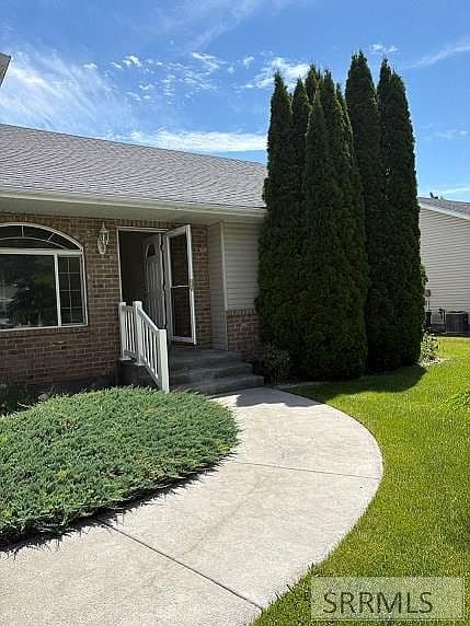 1145 Ashland Dr photo 2