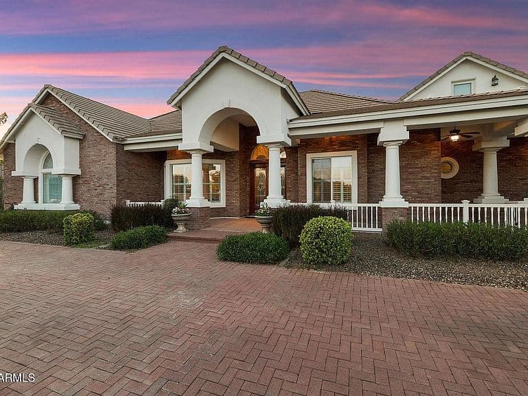 88 E TOLEDO Court photo 3