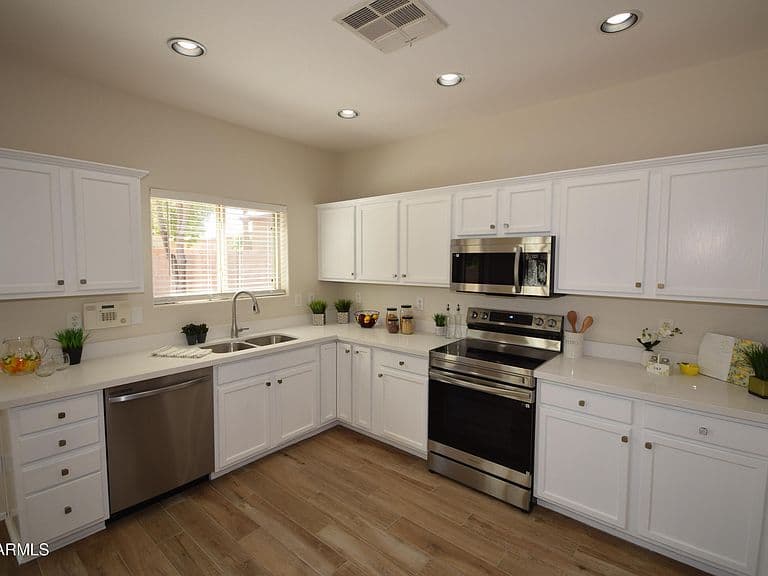 1079 E COUNTRY CROSSING Way photo 1