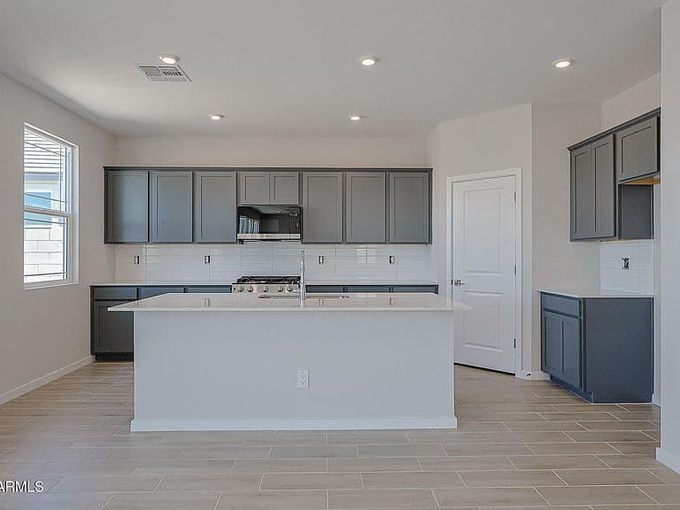 30117 W OLEANDER Way photo 5