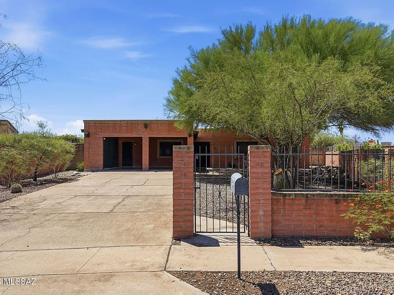 2431 W Placita Mateo photo 1