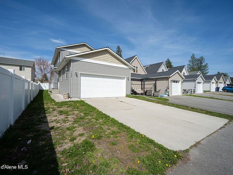 1425 E Seleta Ln photo 1