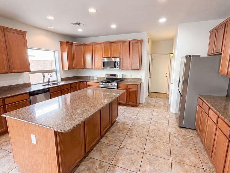 17641 W VALENTINE Street photo 2