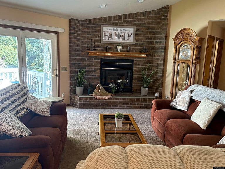 450 Faith Dr photo 4