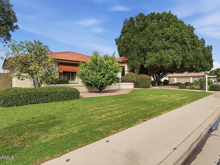 3160 E Enrose St photo 4