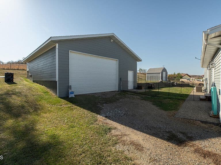 2172 Missouri Dr N photo 2