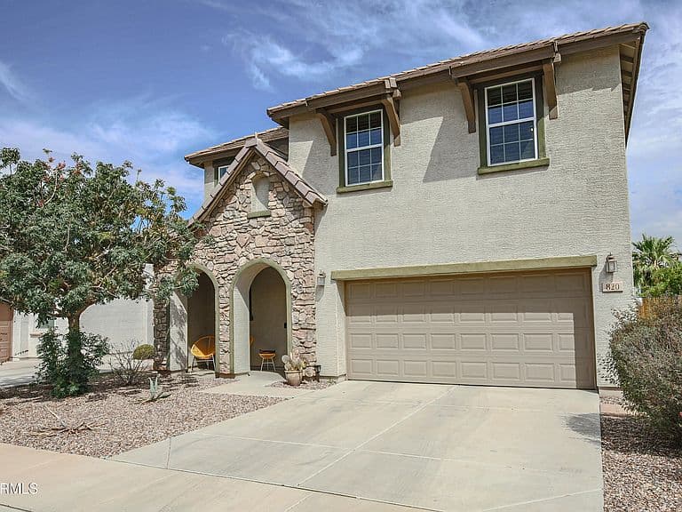 820 E CONSTANCE Way photo 2