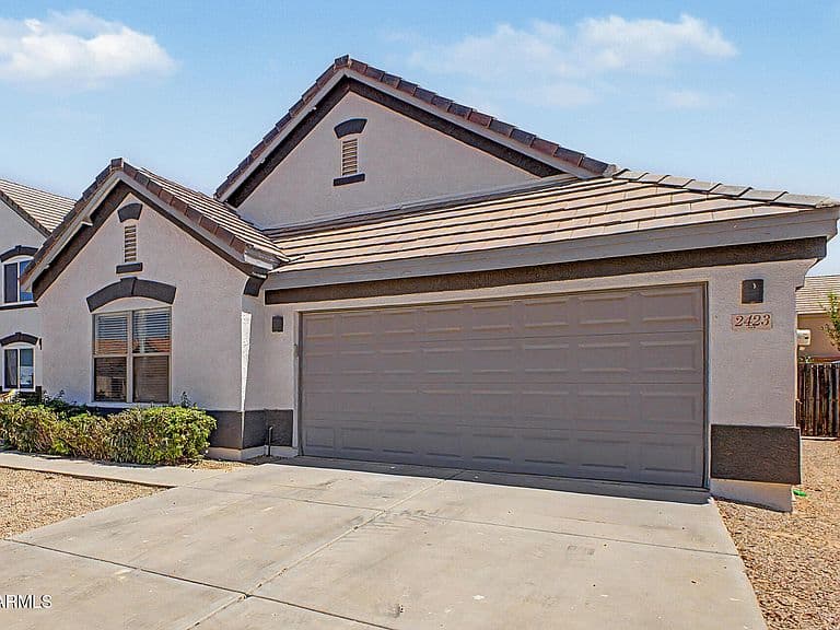 2423 E WINGED FOOT Drive photo 4