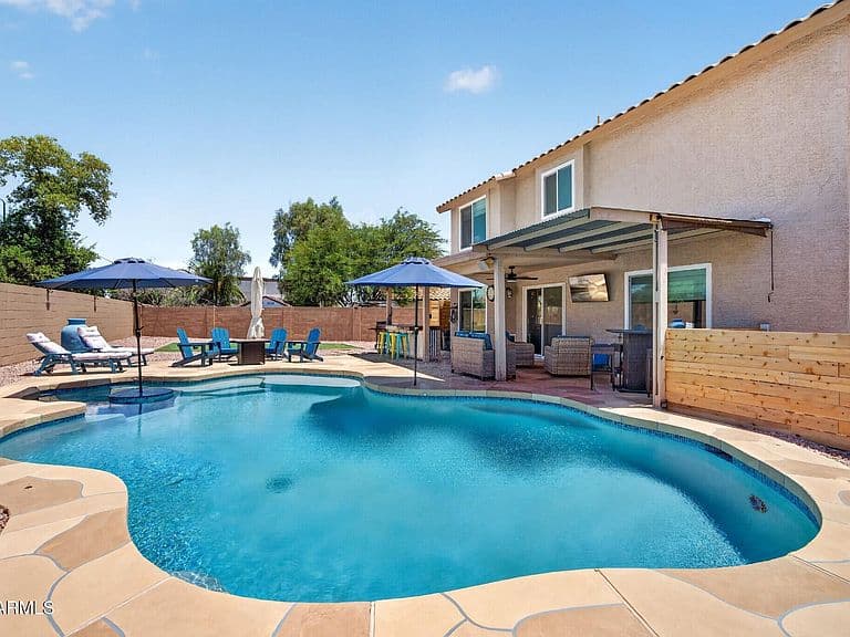1482 E CENTURY Avenue photo 3