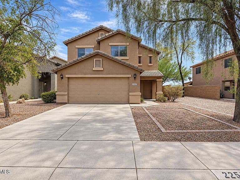 22557 N Davis Way photo 1