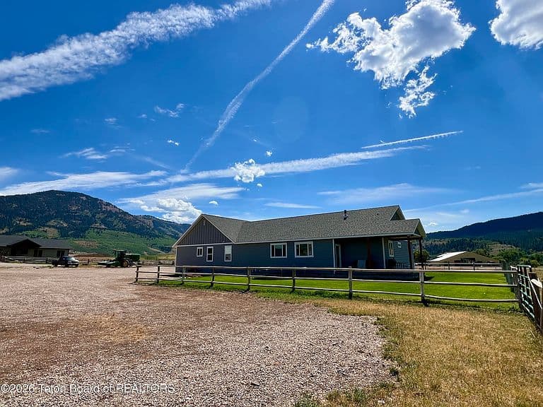240 County Road 149 photo 3