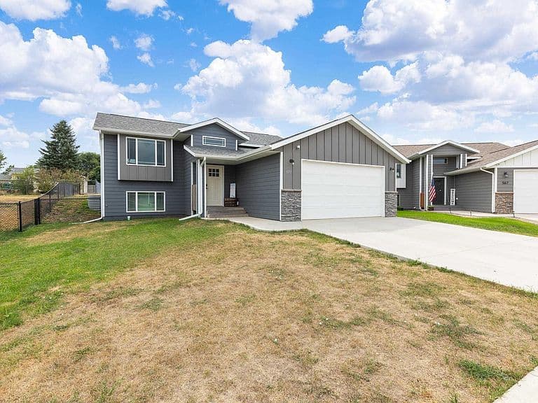 571 Quinton Ln photo 2