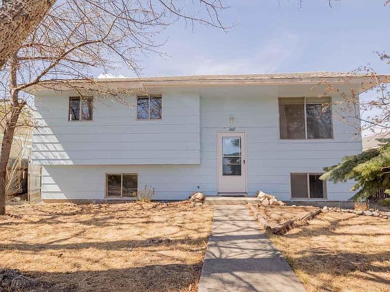 1607 Park Ln photo 1