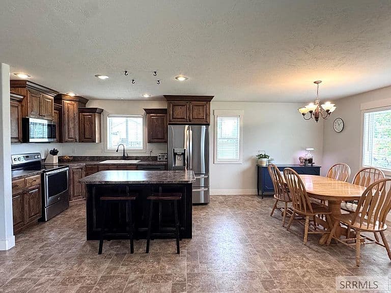 3937 E 172 N photo 5