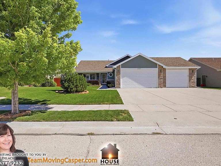 2573 Waterford St photo 1