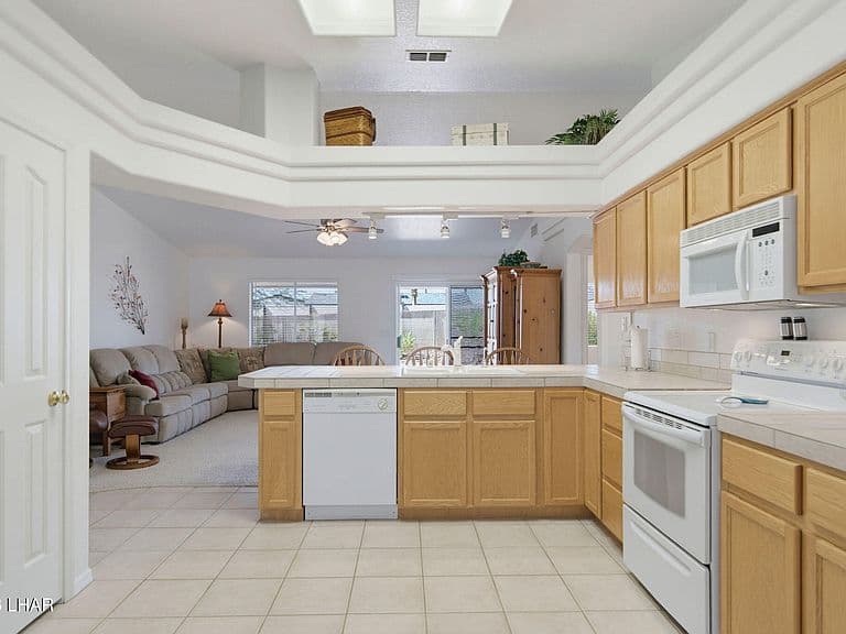 3217 Pioneer Dr photo 4