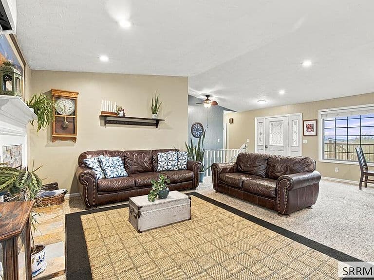 121 N 2300 E photo 5