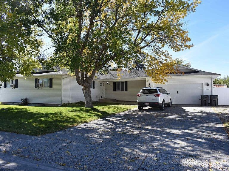 635 Reagan Ave photo 2