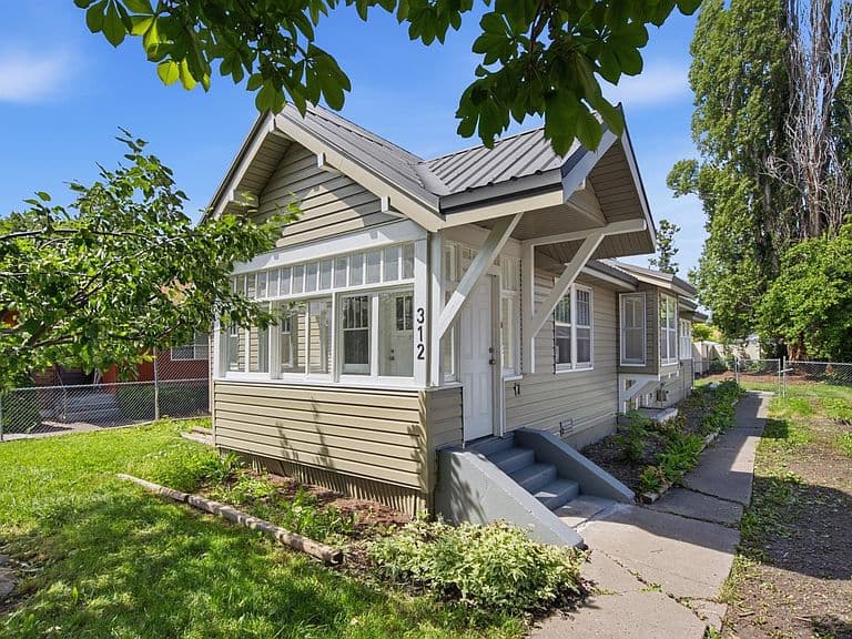 312 6th Ave W photo 2