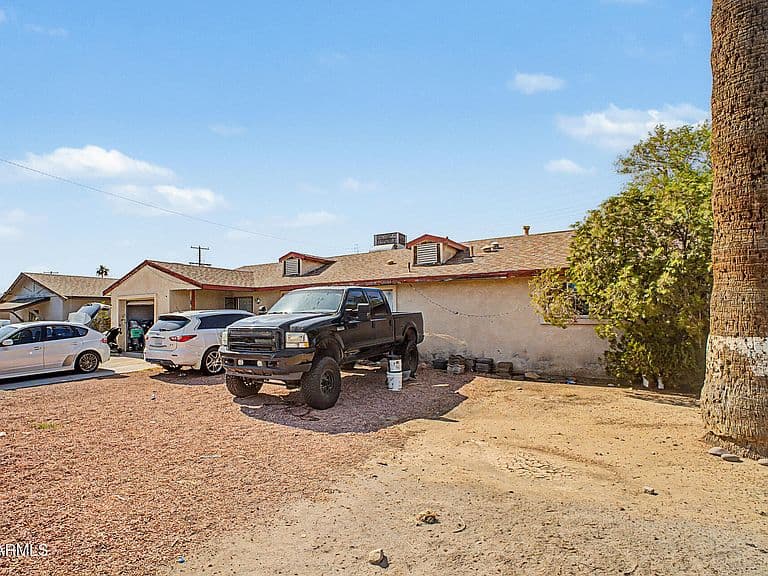 6014 W PINCHOT Avenue photo 3