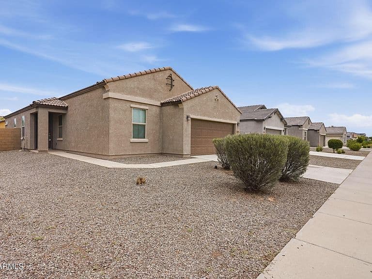820 W NOVA Place photo 2
