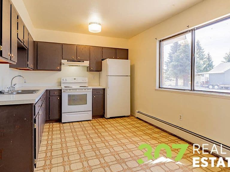 1649 N Park Dr photo 4