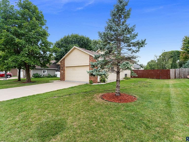 5101 S Woodwind Ave photo 2