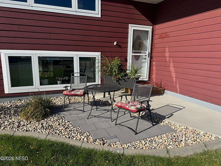 1001 Cherry Dr photo 3