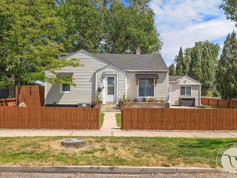 307 4th Ave photo 2