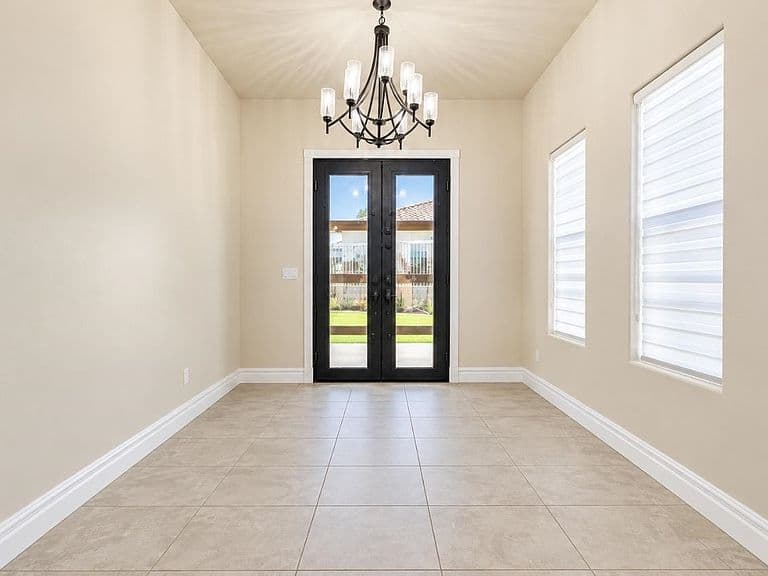 2070 S Araby Rd photo 2