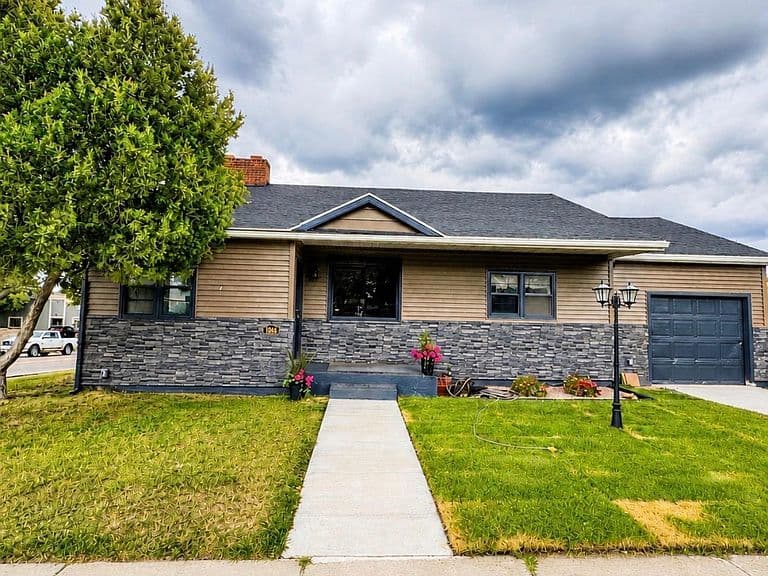 1048 Sage St photo 1