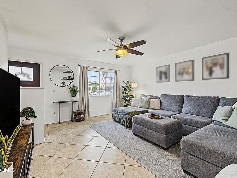2410 E CONTESSA Street photo 2