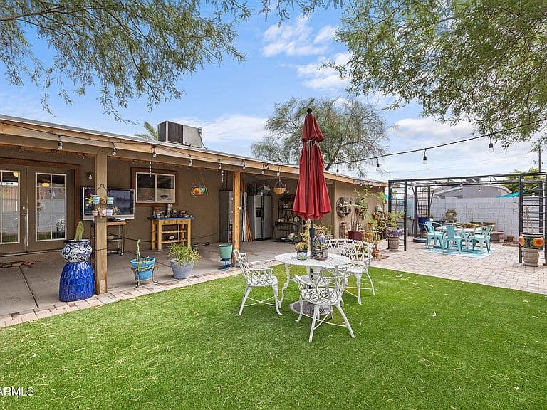 1229 E DEVONSHIRE Avenue photo 4