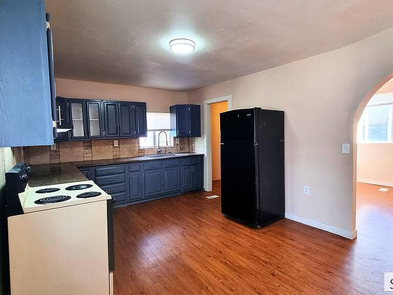 268 10th St photo 5