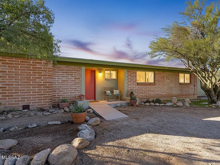 7140 N Edgewood Pl photo 1