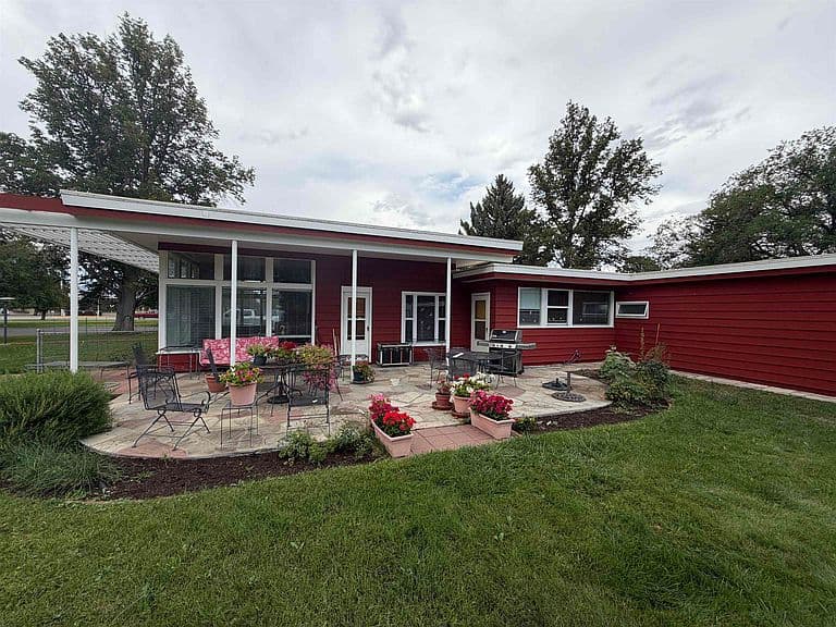 501 Circle Dr W photo 2