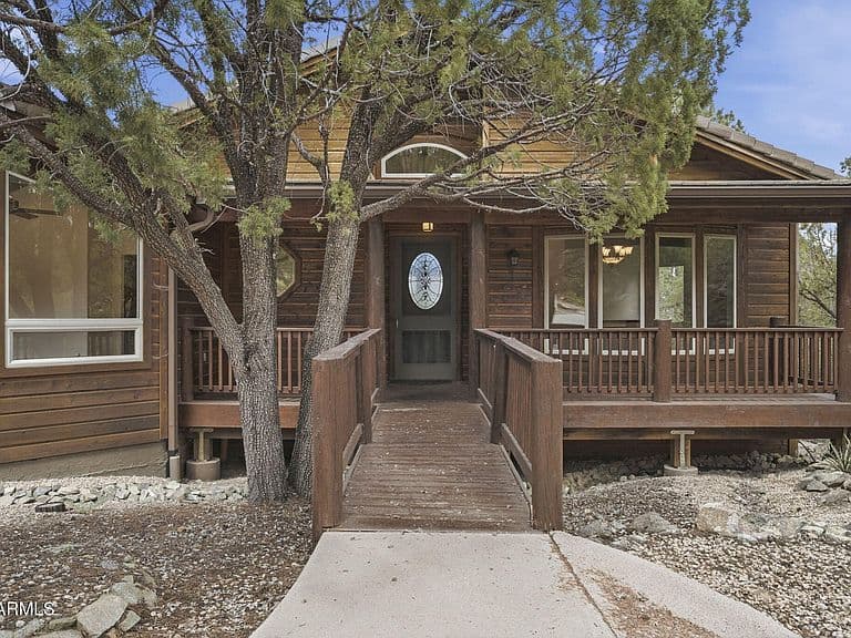 2940 W CRESTVIEW Drive photo 1