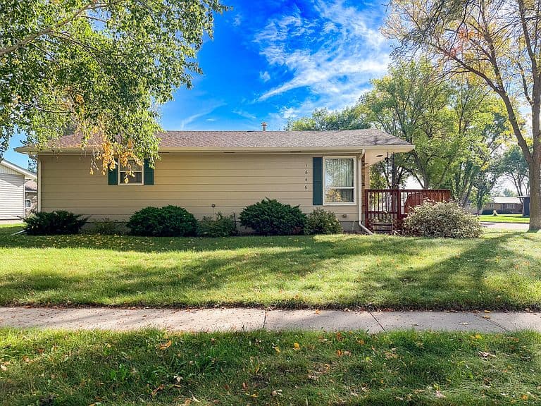 1646 Lawnridge Ave SE photo 1