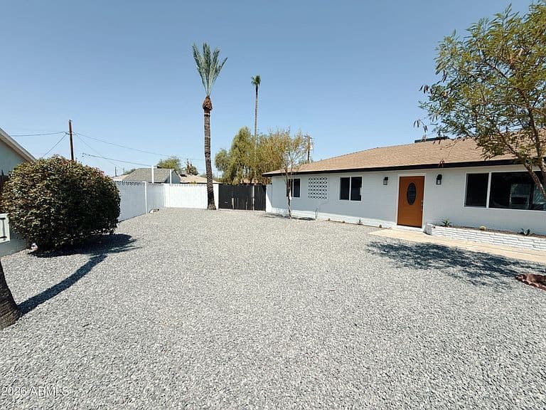 4424 W FLOWER Street photo 2