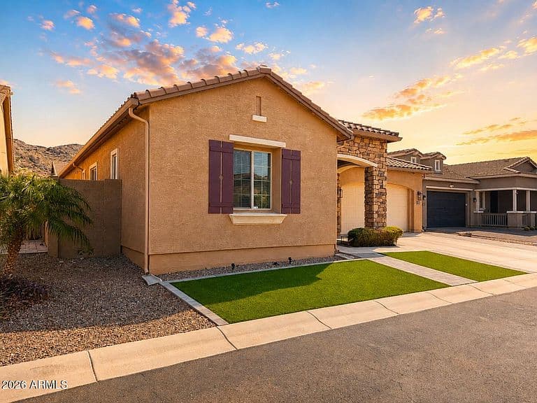 1419 E GWEN Street photo 3