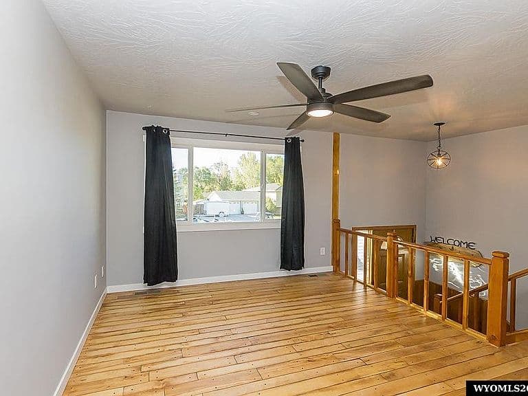 1037 Maple Way photo 5