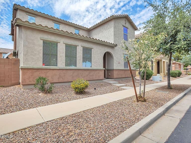 7204 S 48TH Drive photo 1