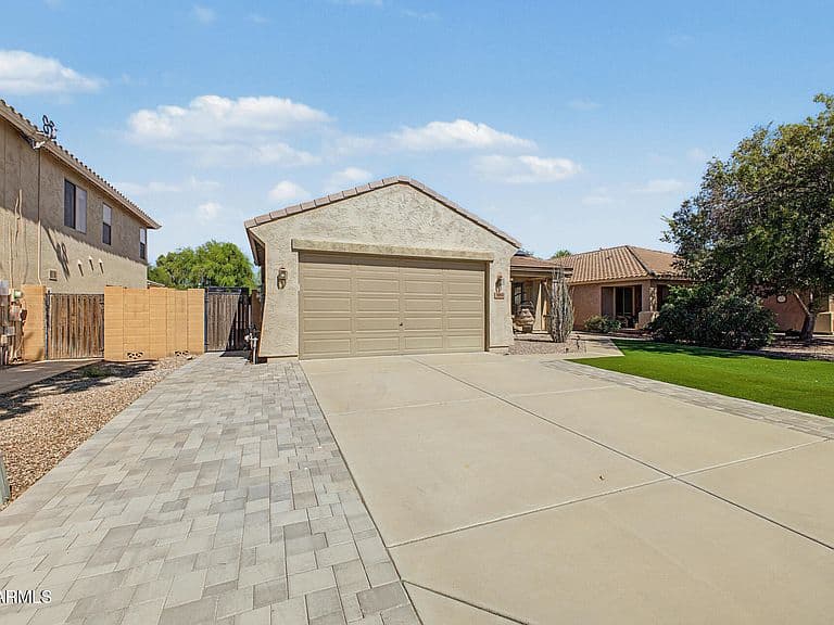 1054 E PRESS Road photo 3