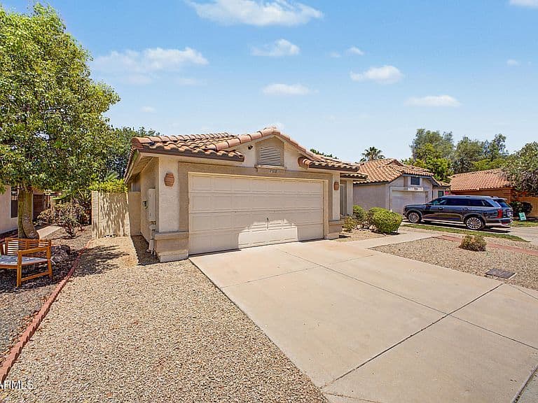 7518 W KERRY Lane photo 2