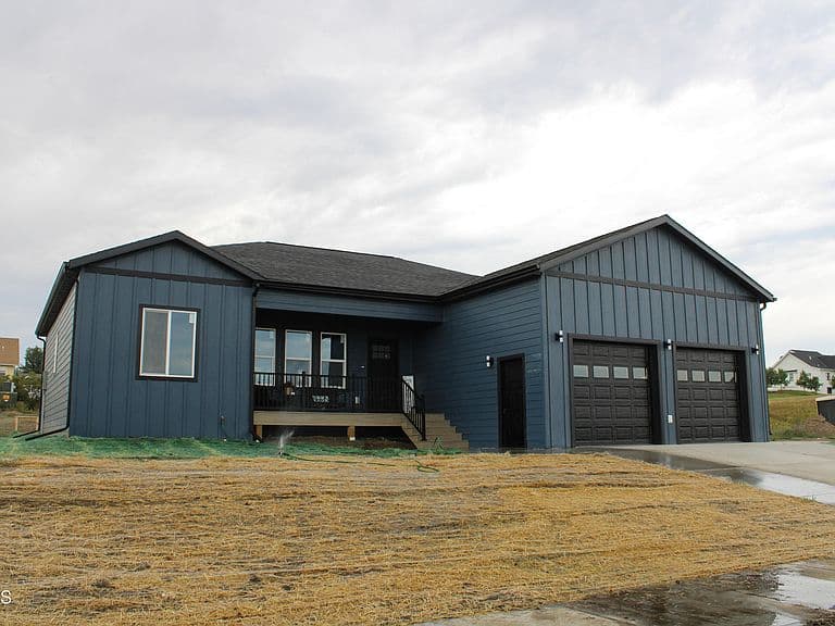 1305 Tara Ln SW photo 3