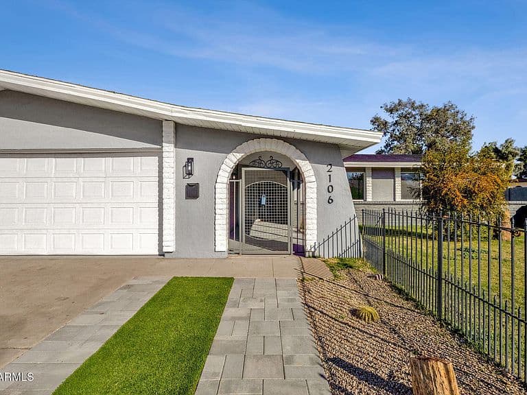 2106 W 8th Ave photo 5